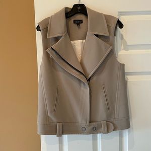 Trendy beige slightly cropped vest